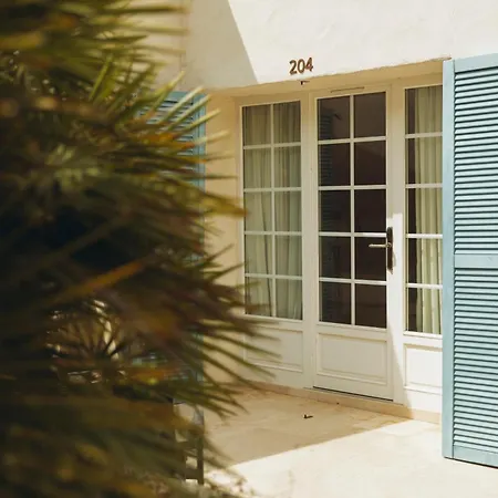 Otel La Bastide Des Salins 4*