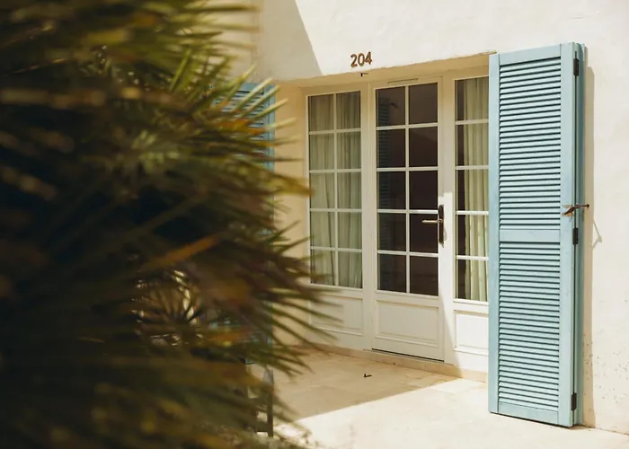 Otel La Bastide Des Salins 4*