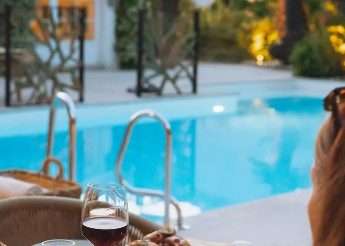 Otel La Bastide Des Salins 4*