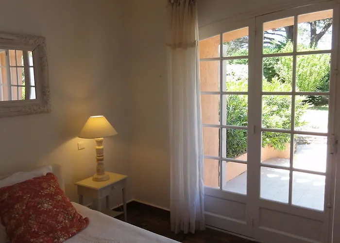 Otel La Bastide Des Salins