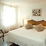 Hotel La Bastide Des Salins