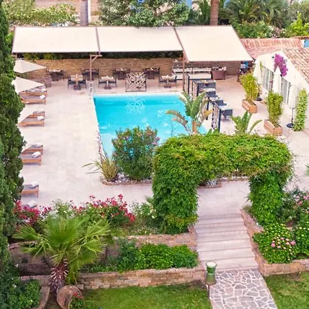 La Bastide Des Salins Готель 4*