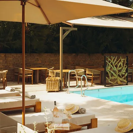 Готель La Bastide Des Salins 4*