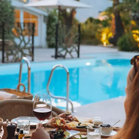 Готель La Bastide Des Salins 4*