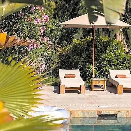 Готель La Bastide Des Salins 4*