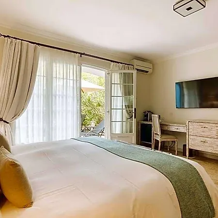 La Bastide Des Salins Готель 4*
