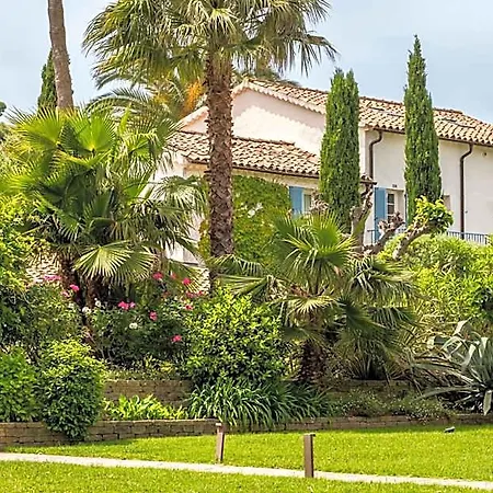 La Bastide Des Salins Готель