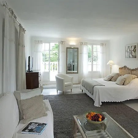Hotell La Bastide Des Salins 4*