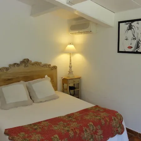 Hotell La Bastide Des Salins 4*