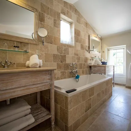 Готель La Bastide Des Salins 4*