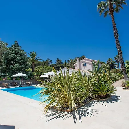 Готель La Bastide Des Salins 4*
