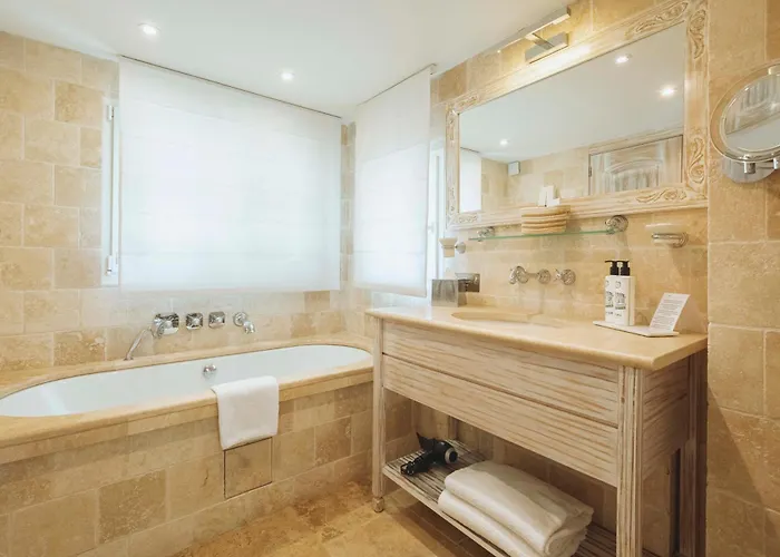 La Bastide Des Salins Hotel