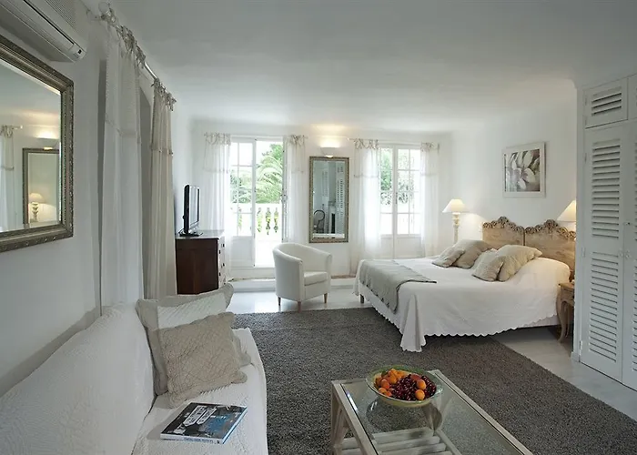 Готель La Bastide Des Salins 4*