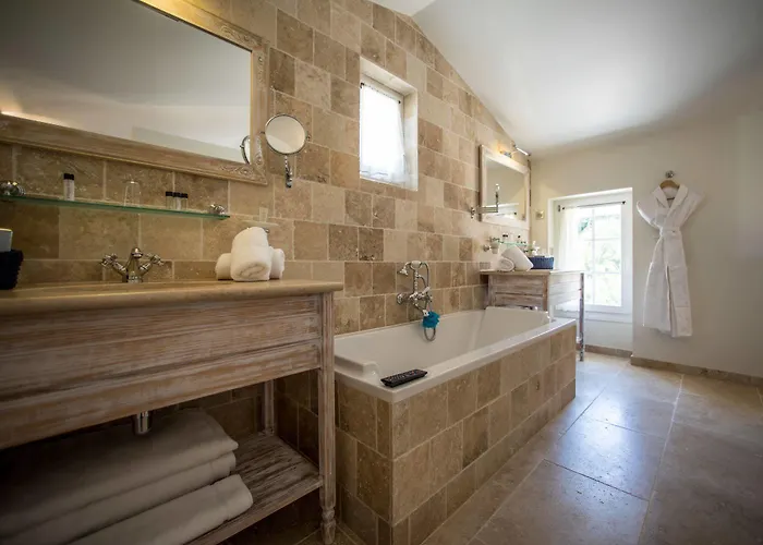 Готель La Bastide Des Salins 4*